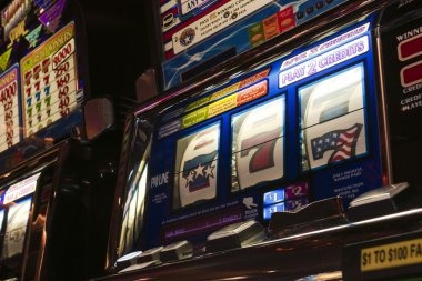 Live dealer at hikaru SEA Games table with multilingual interface